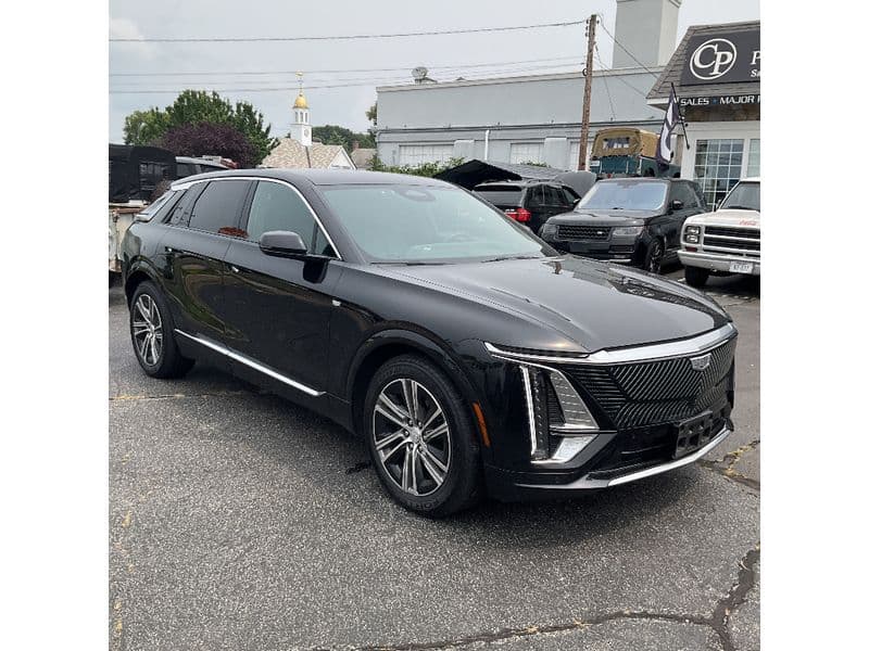 2024 Cadillac Lyriq view 4