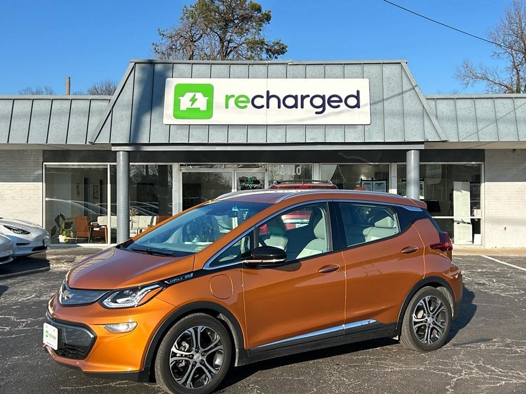 2018 Chevrolet Bolt EV view 2