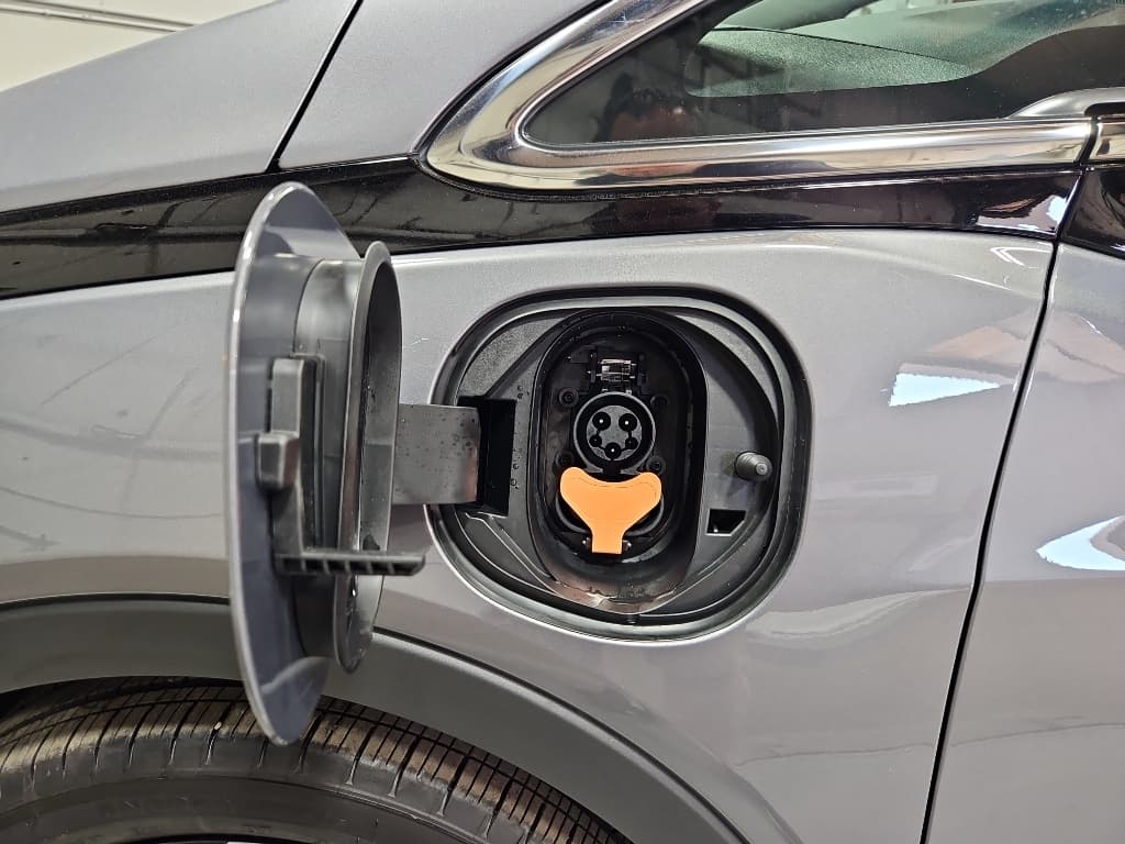 2023 Chevrolet Bolt EV view 5