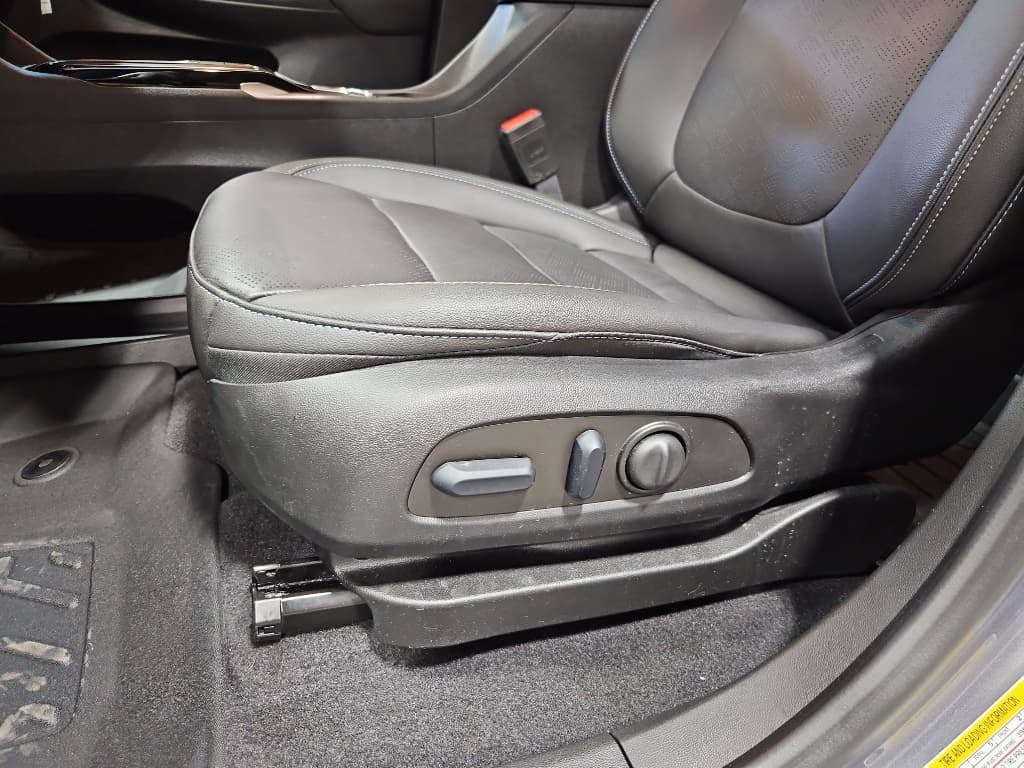 2023 Chevrolet Bolt EV view 6