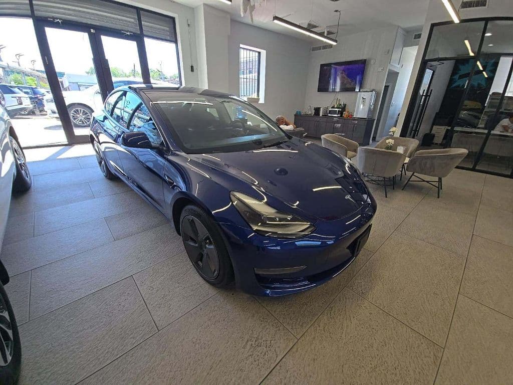 2022 Tesla Model 3 view 4