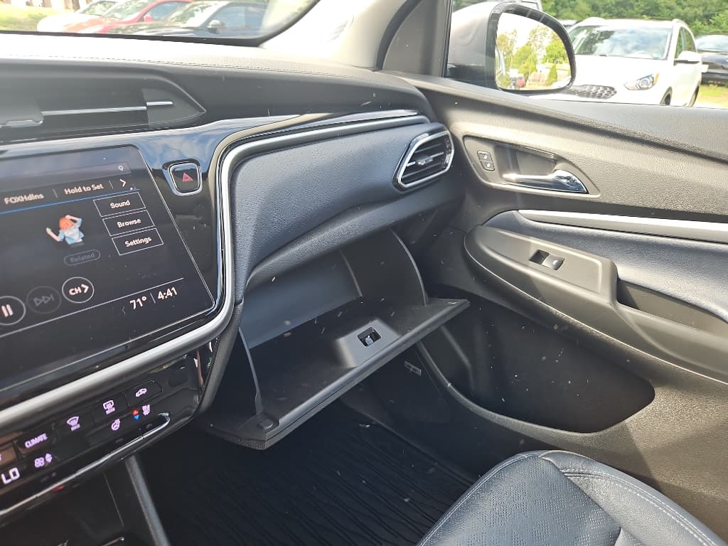 2022 Chevrolet Bolt EUV view 17