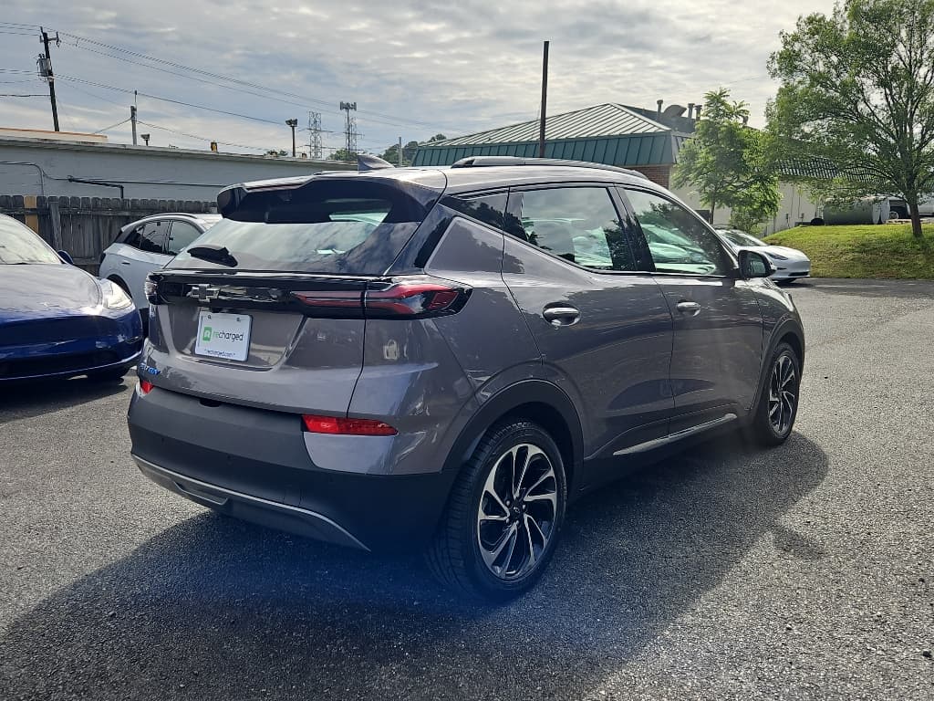 2022 Chevrolet Bolt EUV view 2