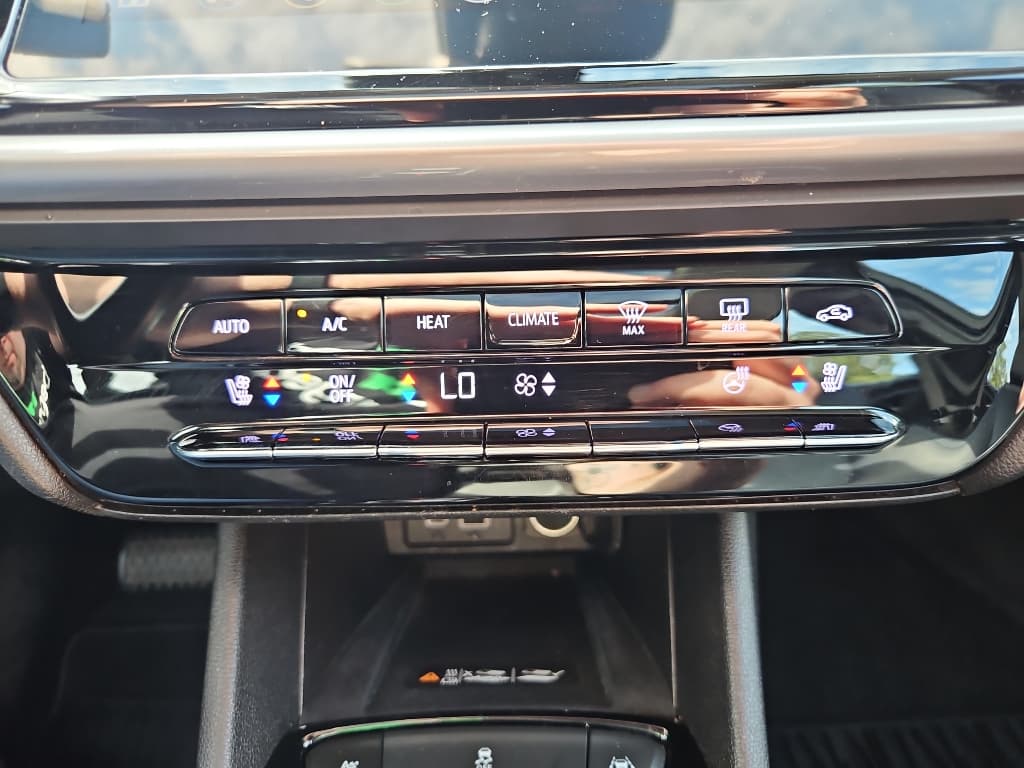 2022 Chevrolet Bolt EUV view 12