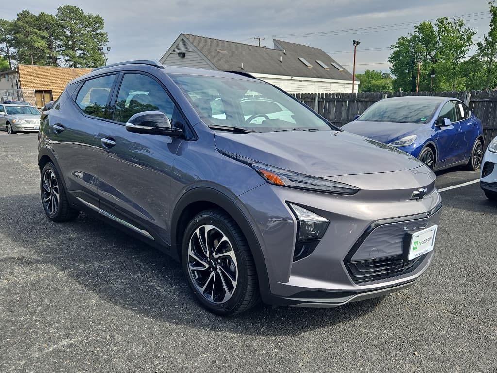 2022 Chevrolet Bolt EUV view 3