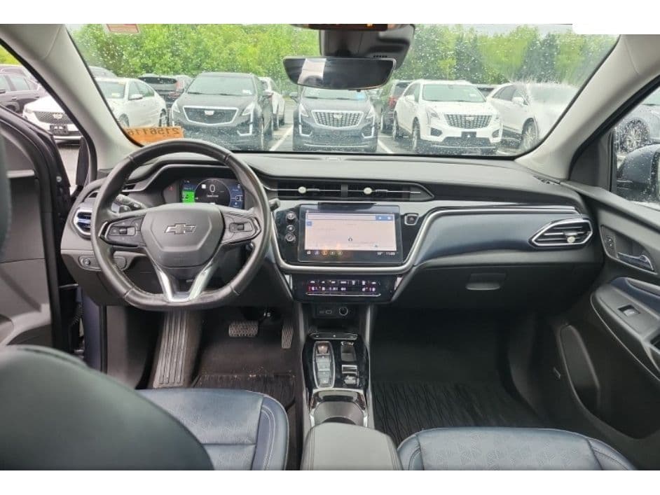 2022 Chevrolet Bolt EUV view 6