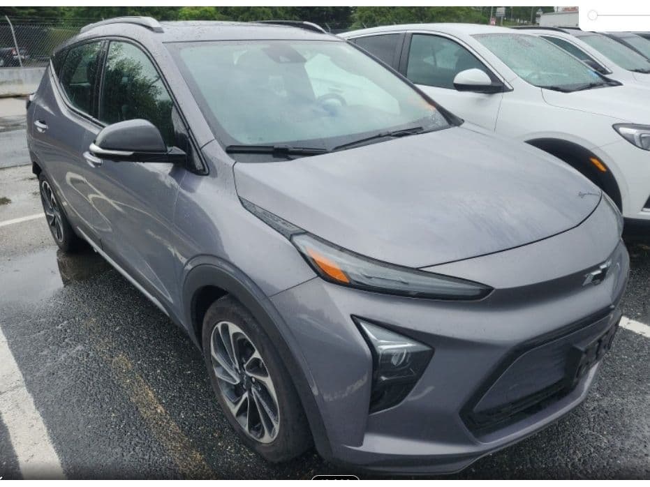 2022 Chevrolet Bolt EUV view 2