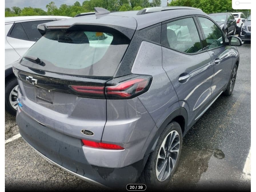 2022 Chevrolet Bolt EUV view 3