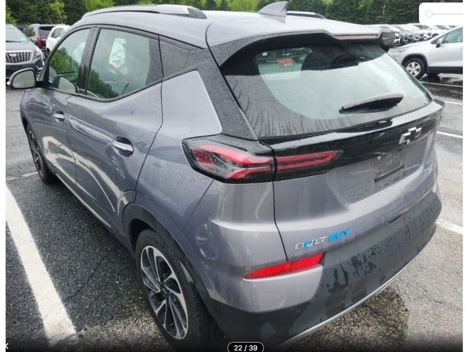 2022 Chevrolet Bolt EUV view 4
