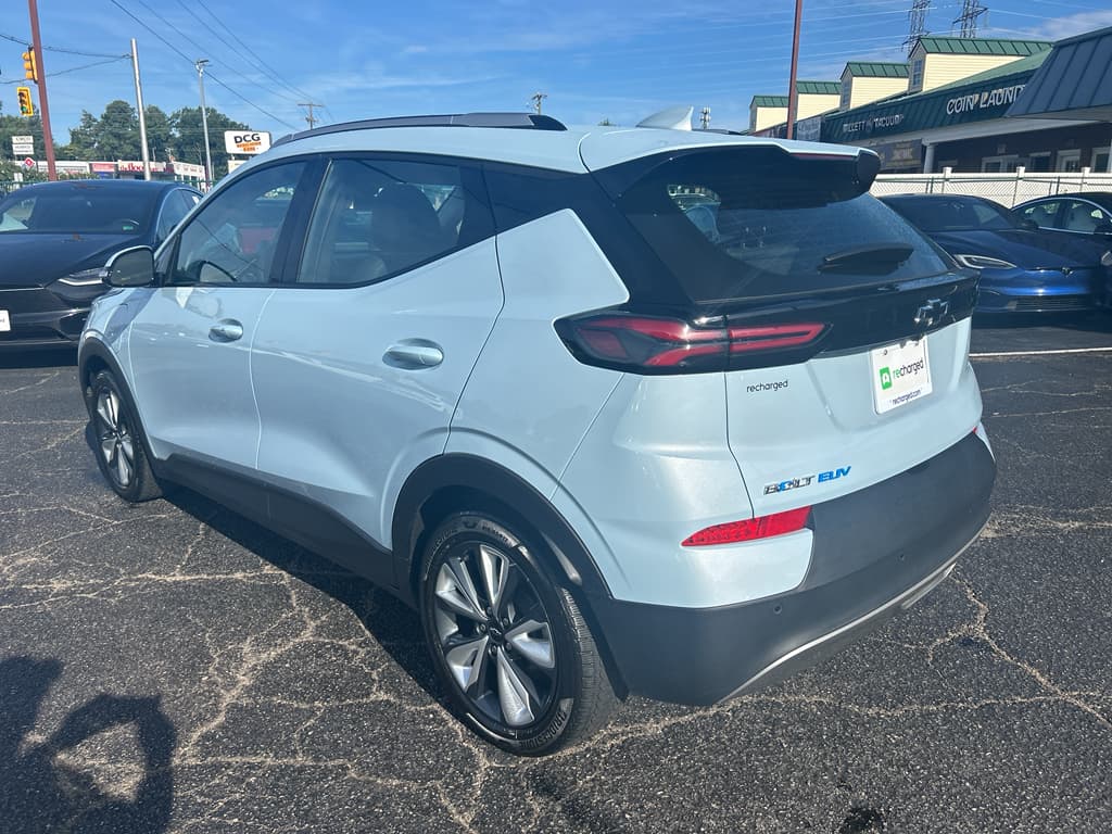 2022 Chevrolet Bolt EUV view 2