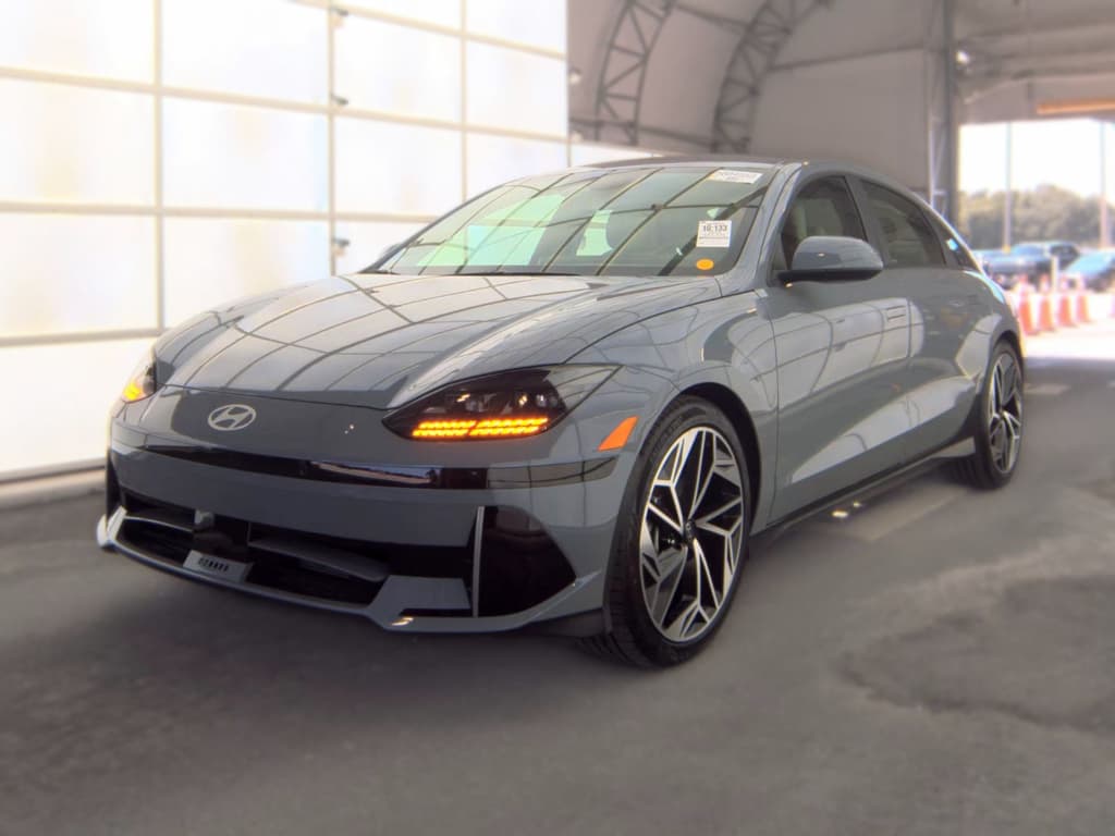 2025 Hyundai IONIQ 6 view 3
