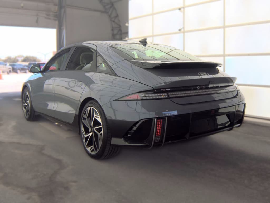 2025 Hyundai IONIQ 6 view 4
