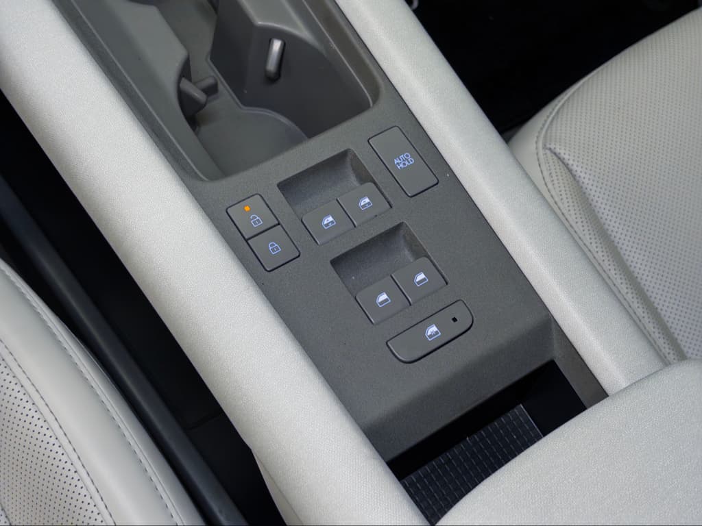 2025 Hyundai IONIQ 6 view 9