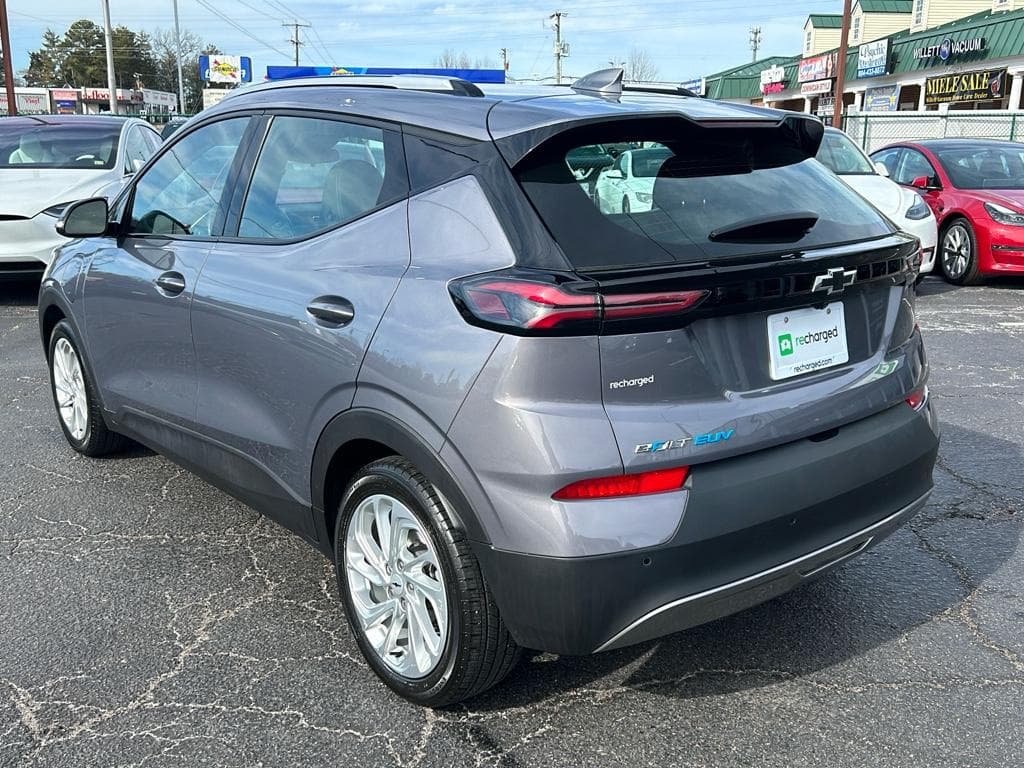 2023 Chevrolet Bolt EUV view 2