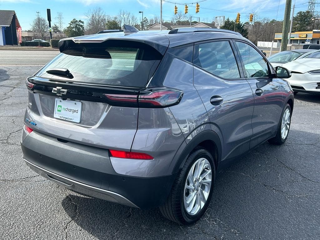 2023 Chevrolet Bolt EUV view 3