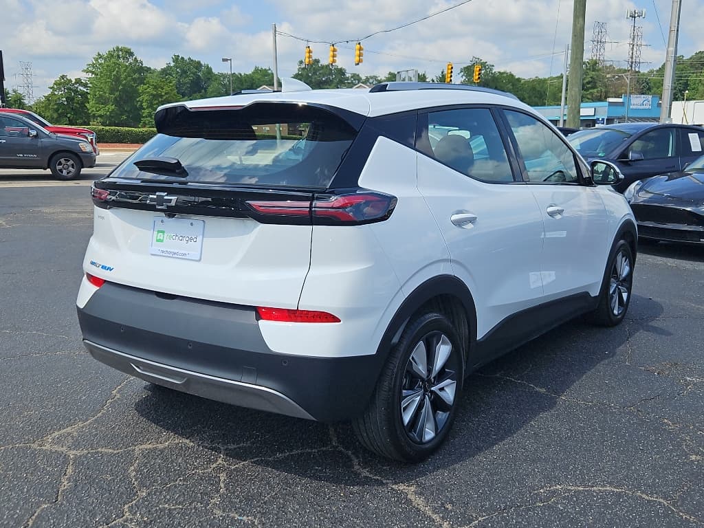 2022 Chevrolet Bolt EUV view 3
