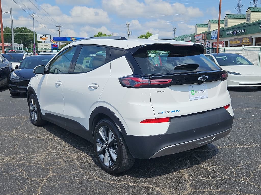 2022 Chevrolet Bolt EUV view 2