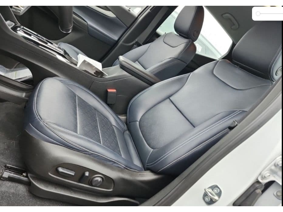 2022 Chevrolet Bolt EUV view 5