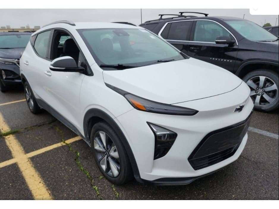 2022 Chevrolet Bolt EUV view 2