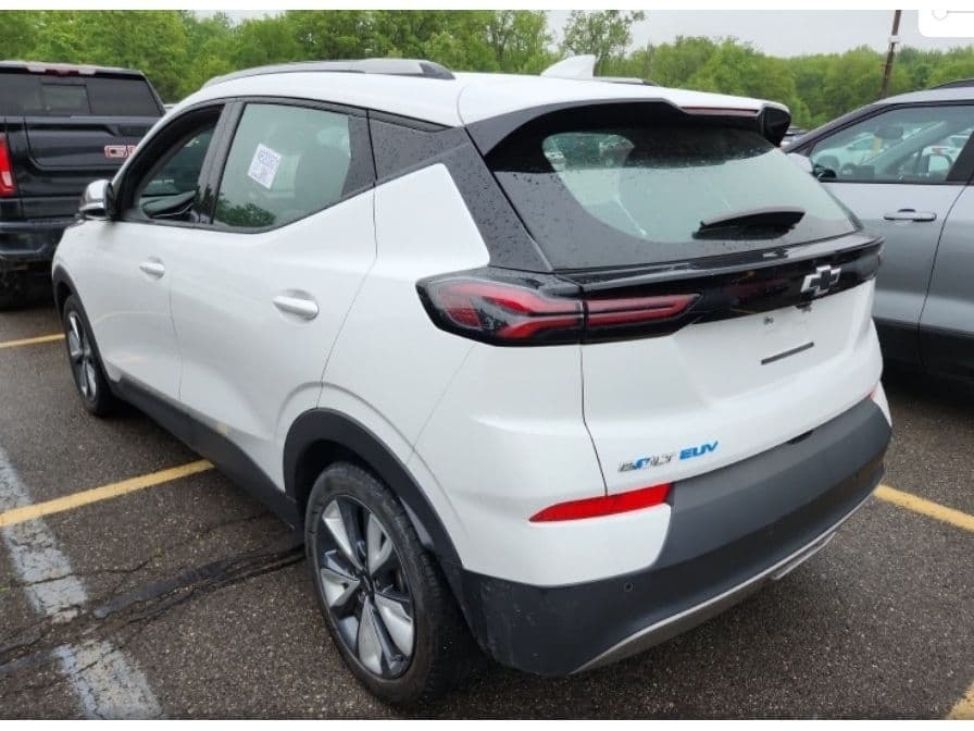 2022 Chevrolet Bolt EUV view 4