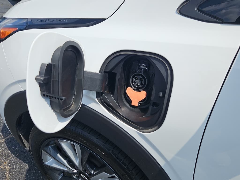 2022 Chevrolet Bolt EUV view 5