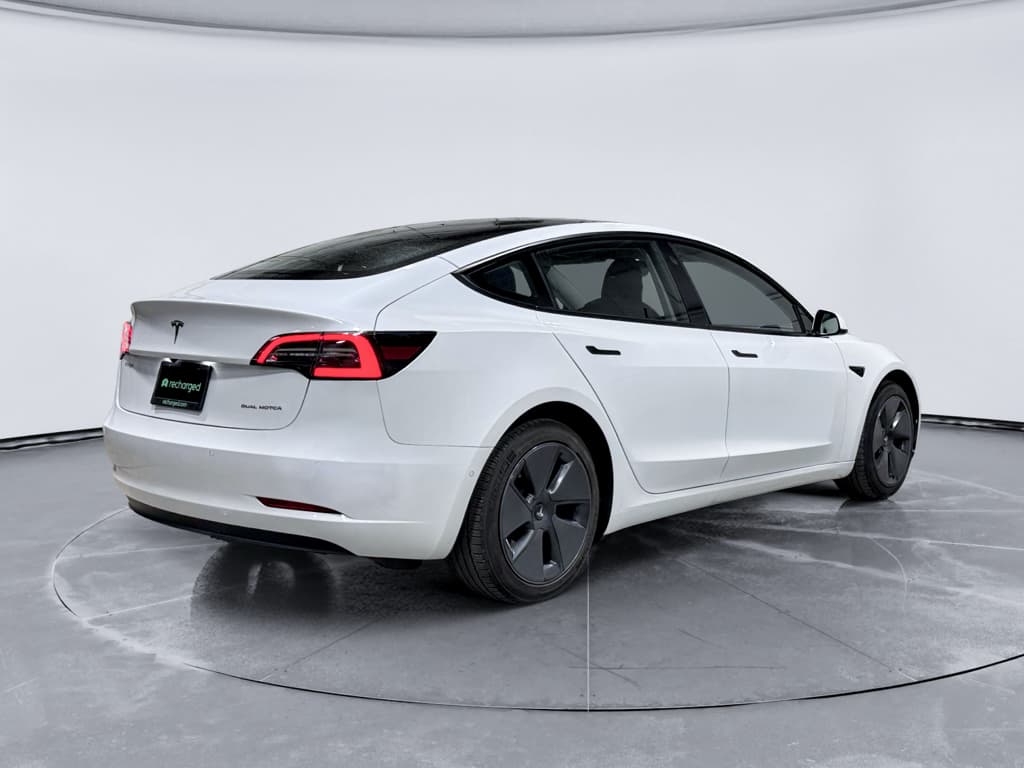 2022 Tesla Model 3 view 3