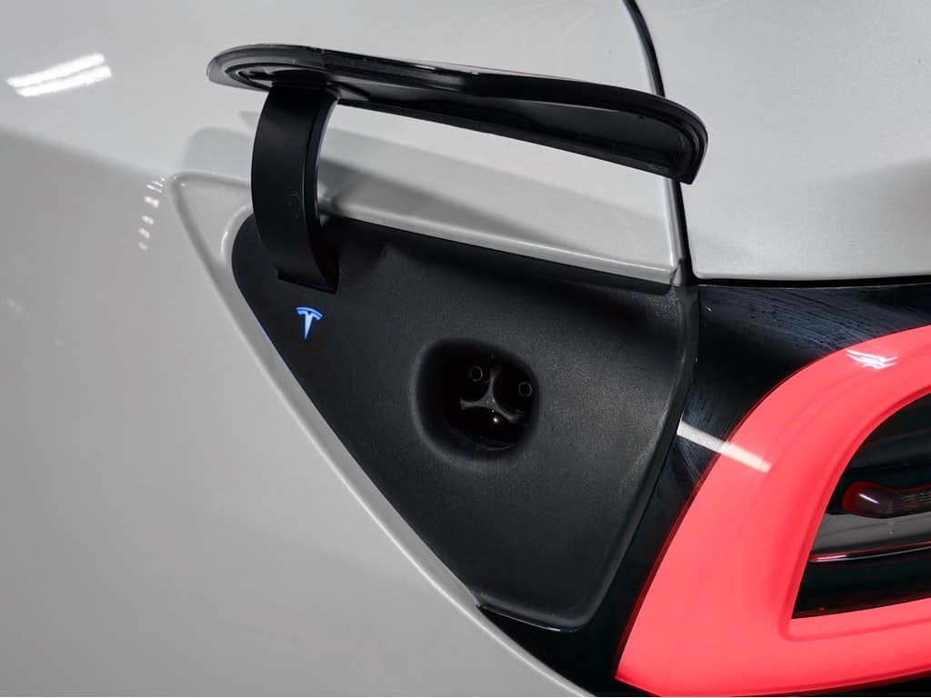 2022 Tesla Model 3 view 5
