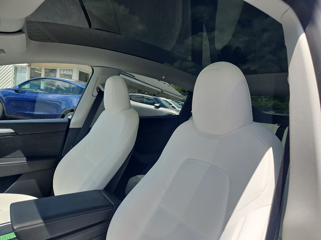 2023 Tesla Model Y view 6