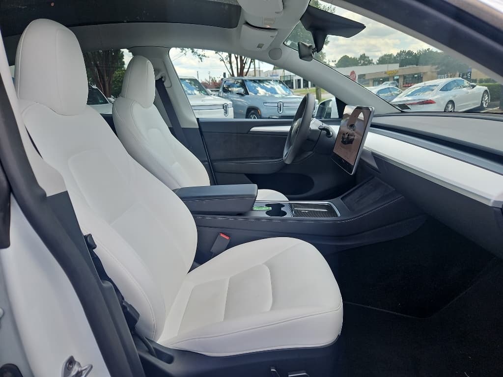 2023 Tesla Model Y view 11