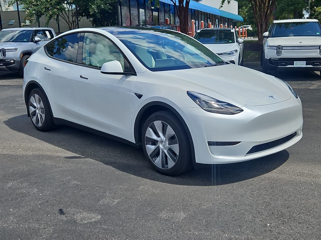 2023 Tesla Model Y view 4