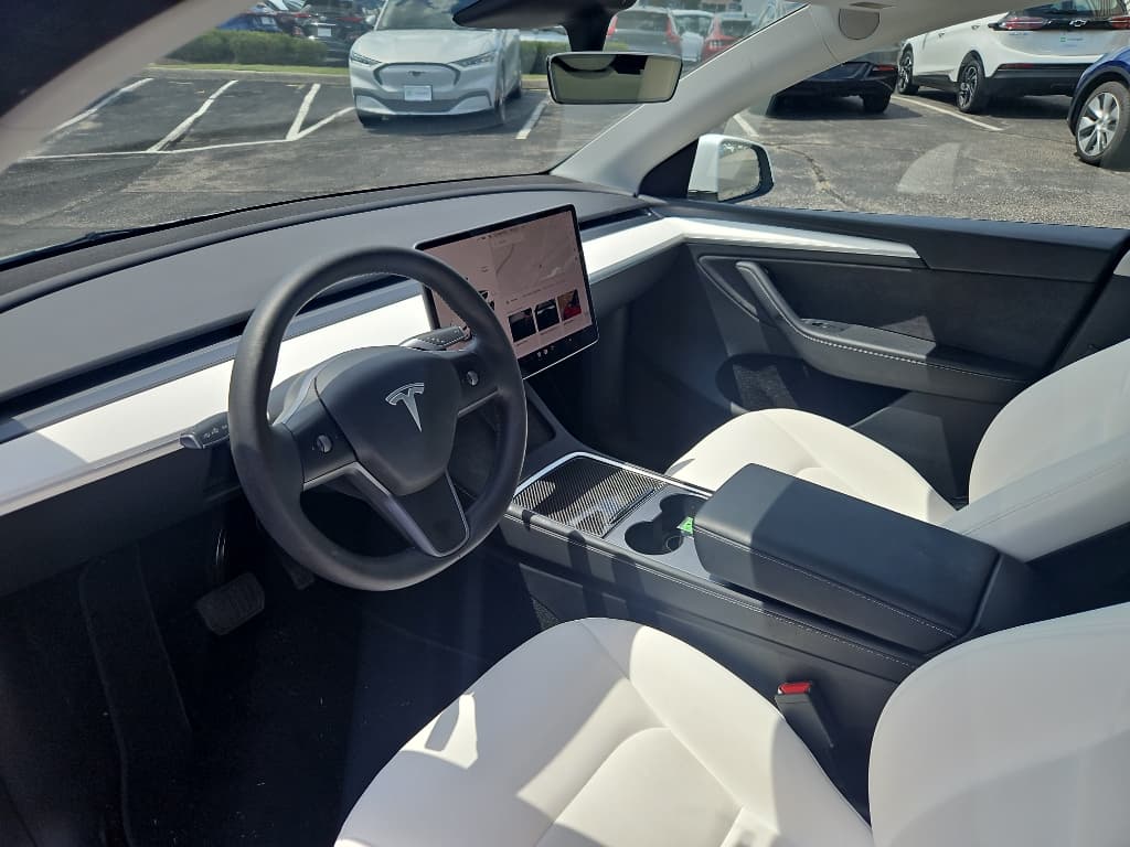2023 Tesla Model Y view 7