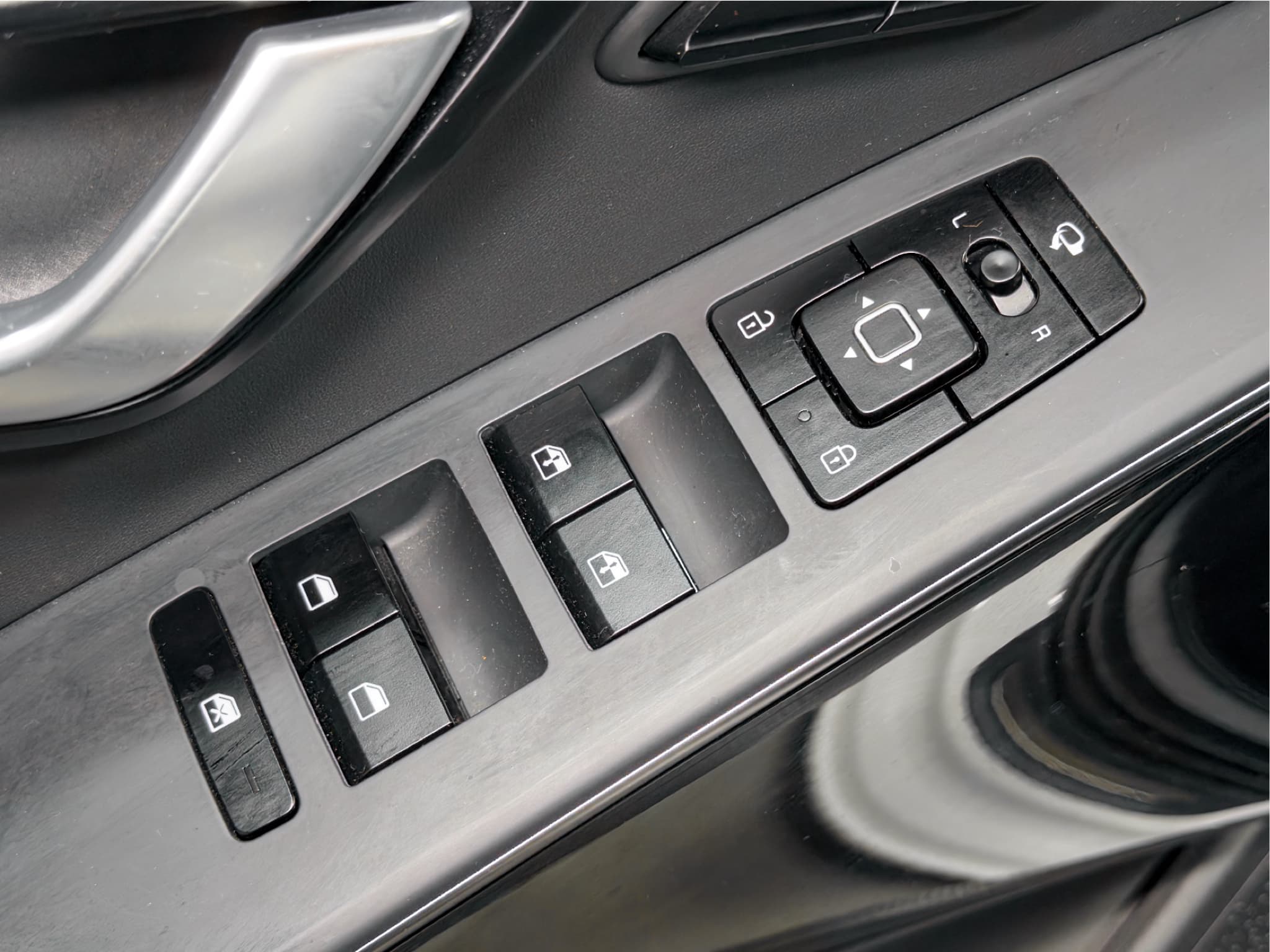 2024 Kia Niro EV view 8