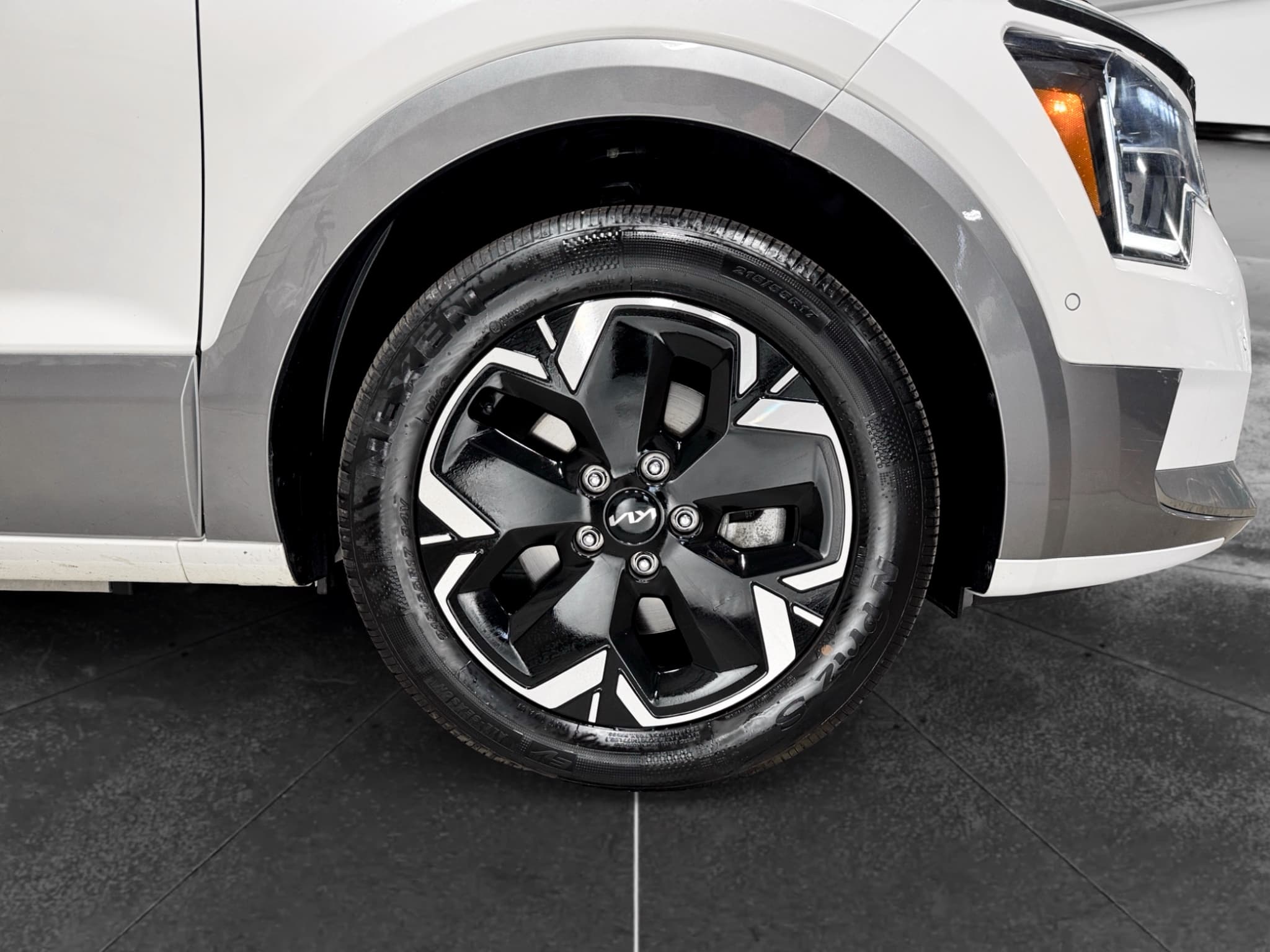 2024 Kia Niro EV view 38