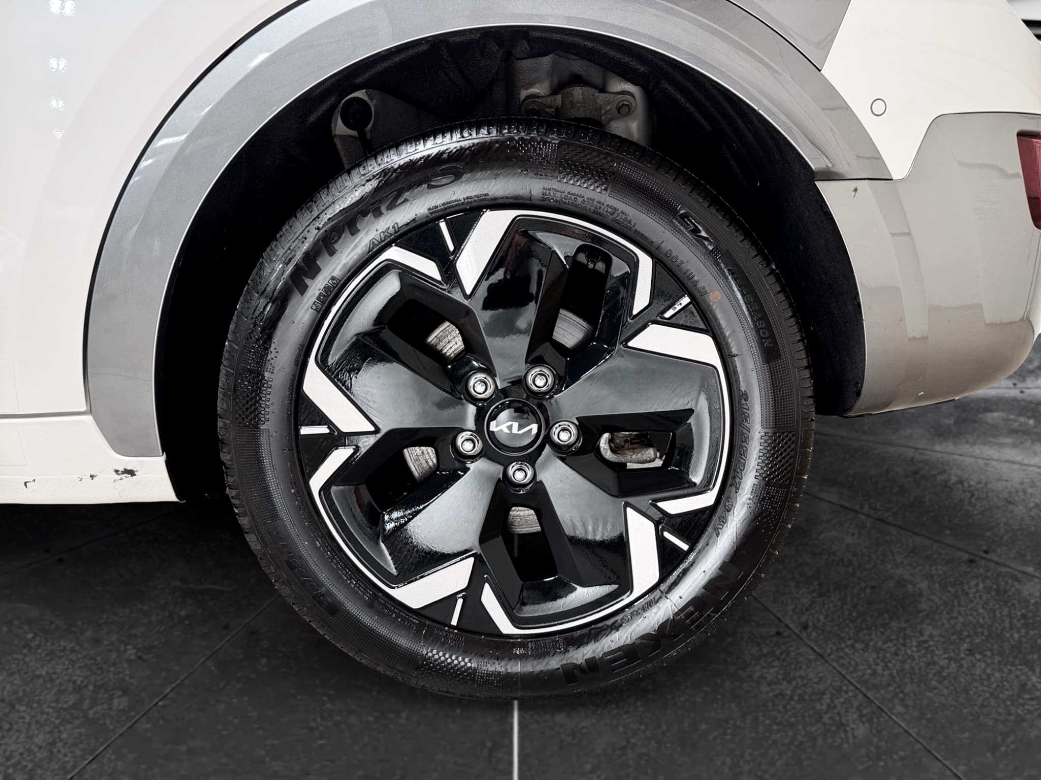 2024 Kia Niro EV view 34