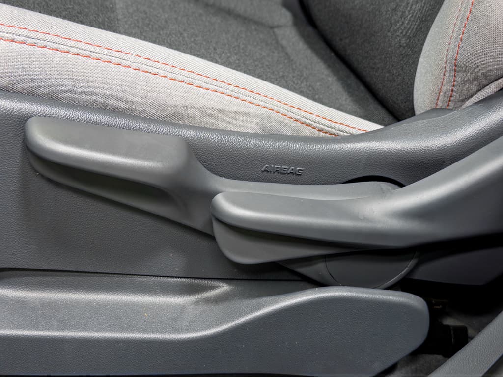 2018 Chevrolet Bolt EV view 7