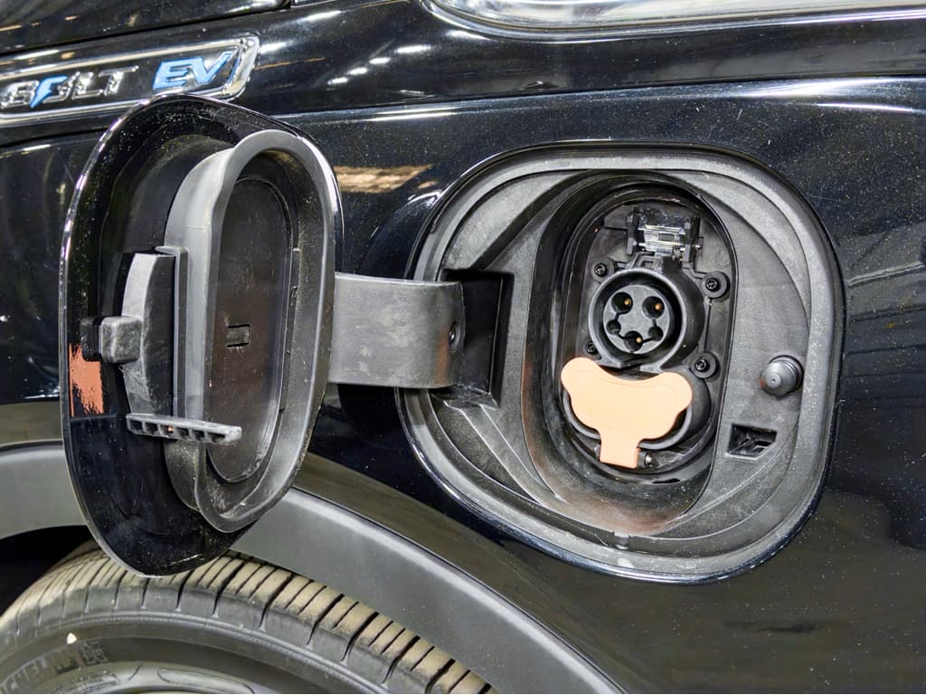 2018 Chevrolet Bolt EV view 5