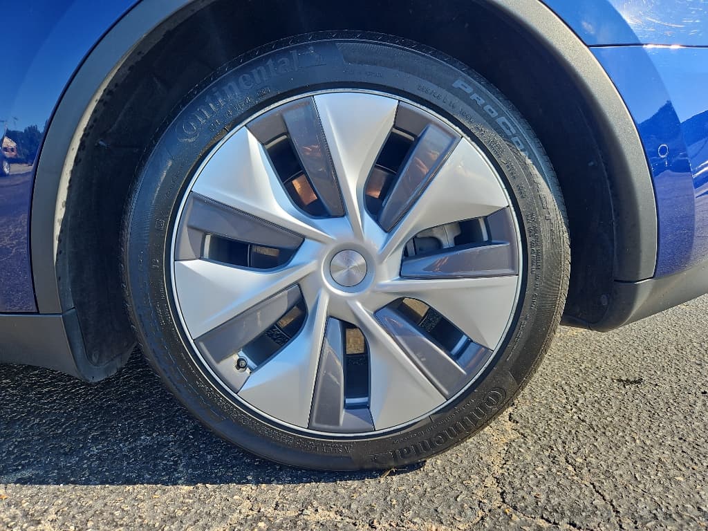 2021 Tesla Model Y view 27