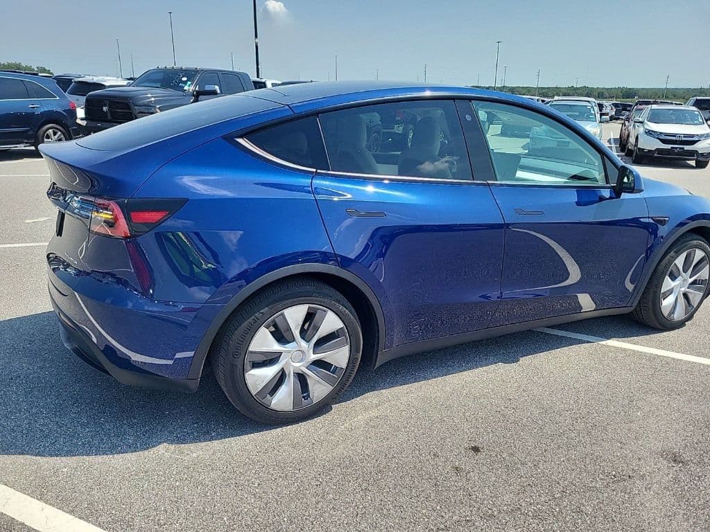 2021 Tesla Model Y view 4