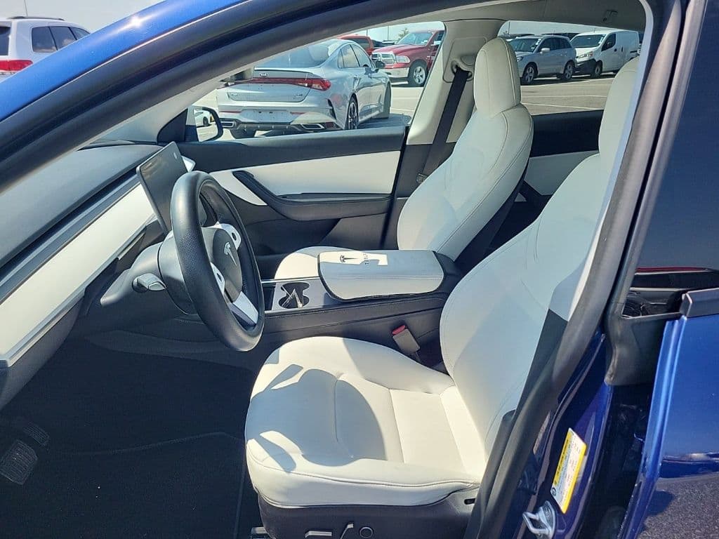 2021 Tesla Model Y view 7