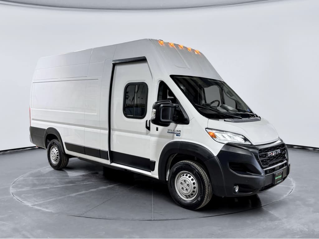 2024 Ram ProMaster 3500 BEV view 4