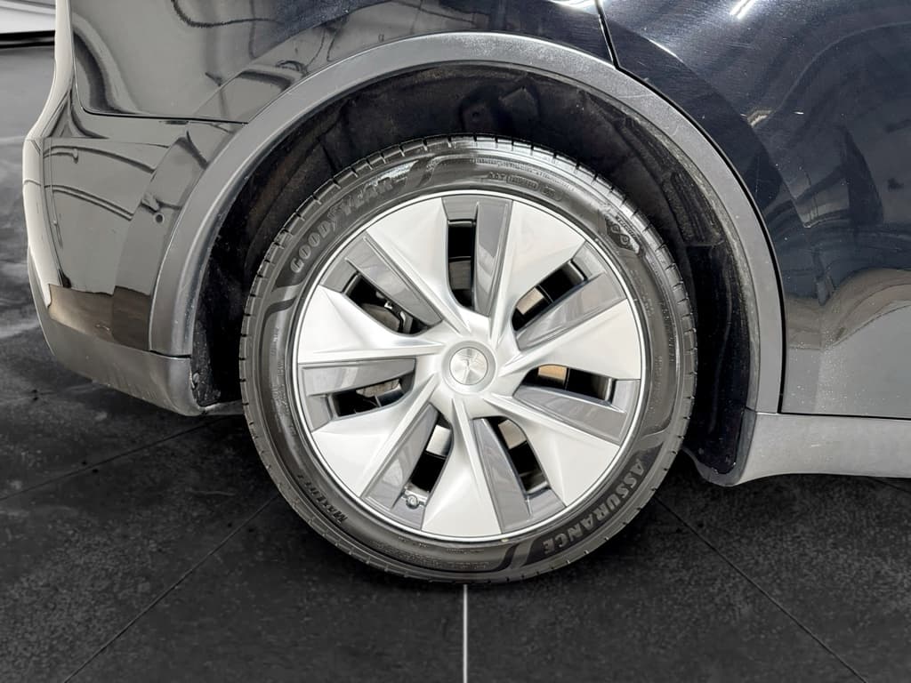 2021 Tesla Model Y view 35