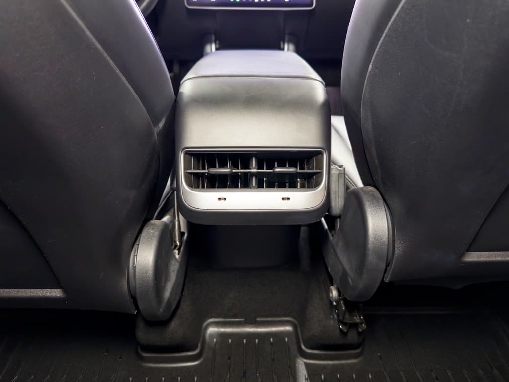 2021 Tesla Model Y view 19