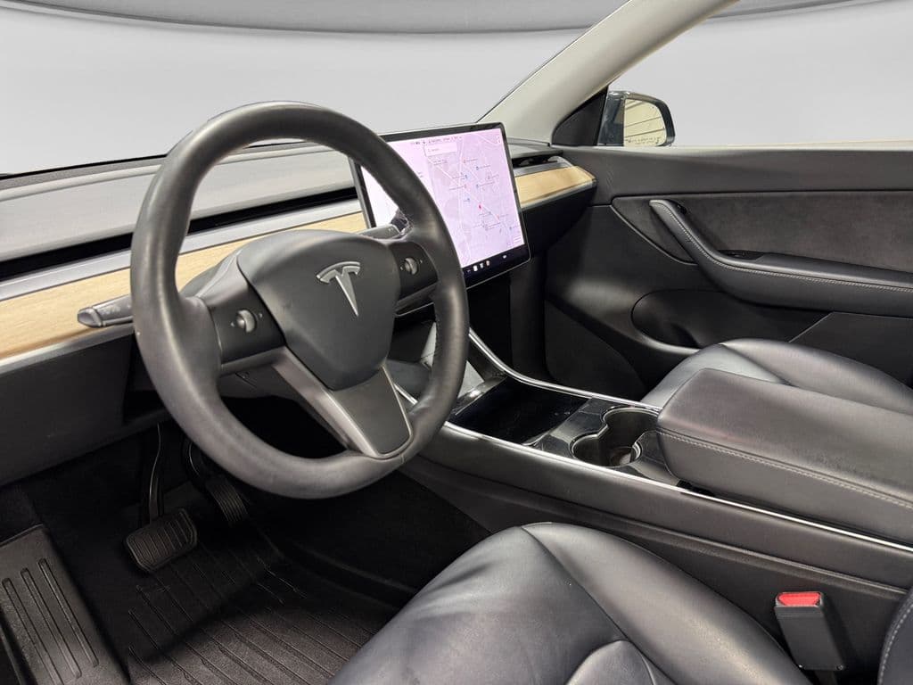 2021 Tesla Model Y view 16