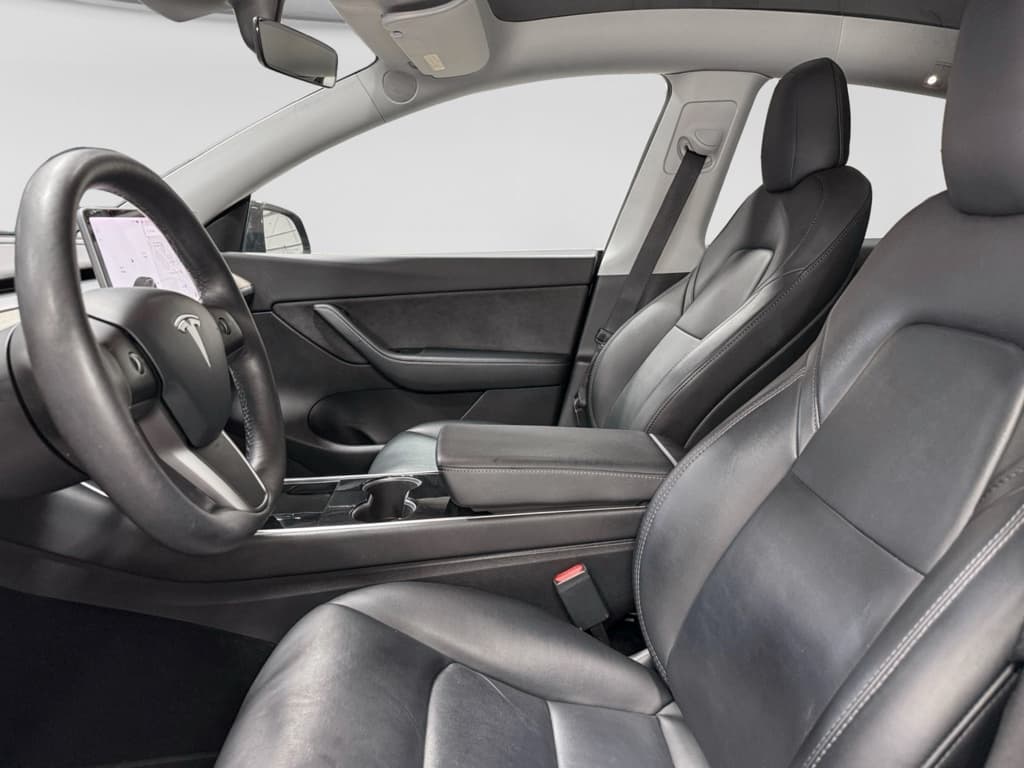 2021 Tesla Model Y view 15