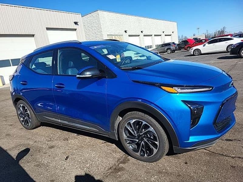 2023 Chevrolet Bolt EUV view 4