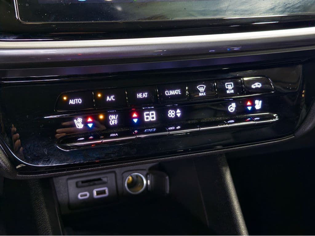 2023 Chevrolet Bolt EUV view 13