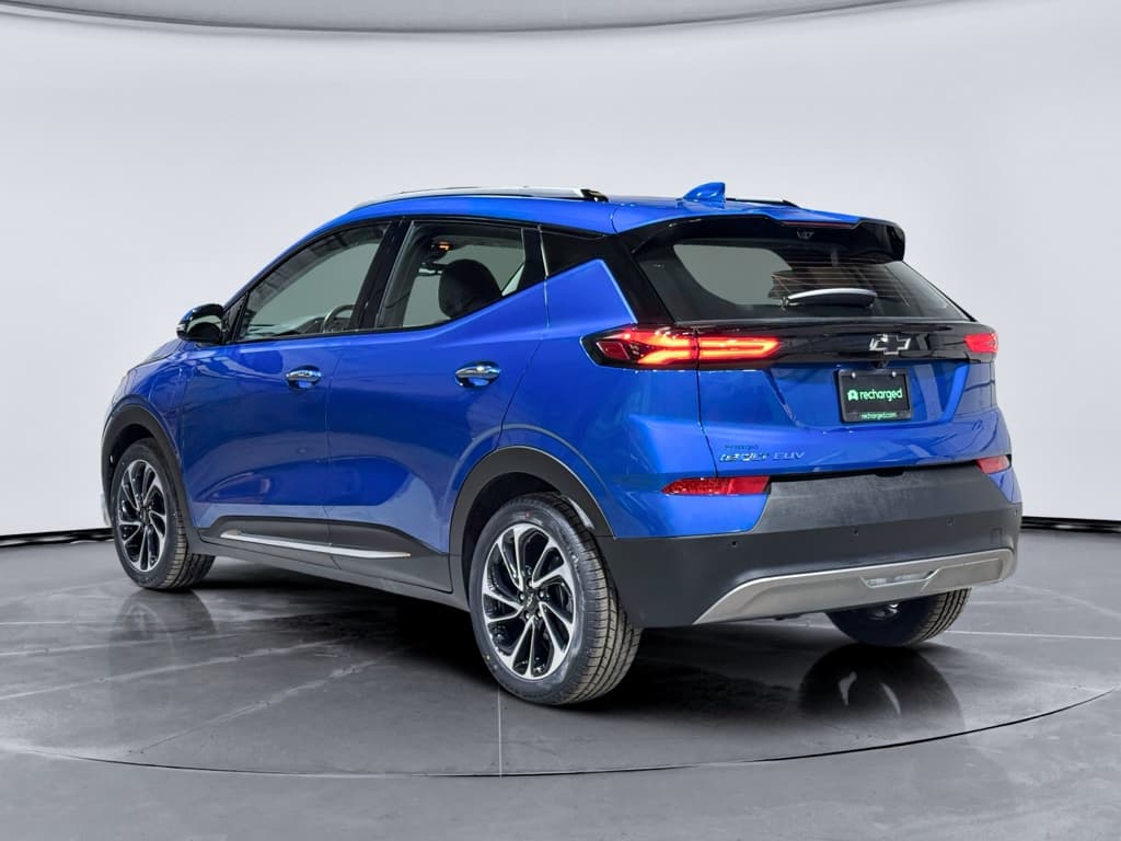 2023 Chevrolet Bolt EUV view 2