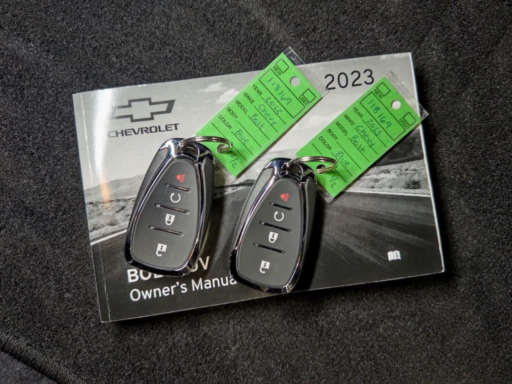 2023 Chevrolet Bolt EUV view 21