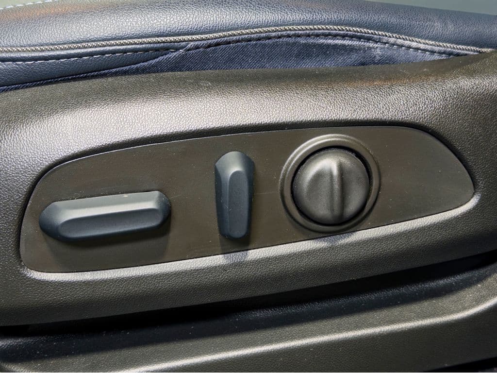 2023 Chevrolet Bolt EUV view 6