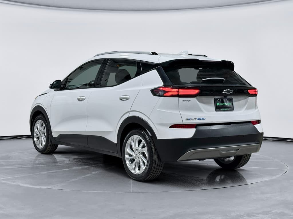 2023 Chevrolet Bolt EUV view 2